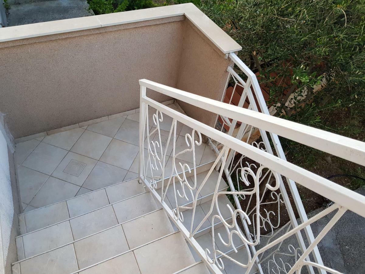 Holiday House "Villa Flora" Sibenik Exterior photo